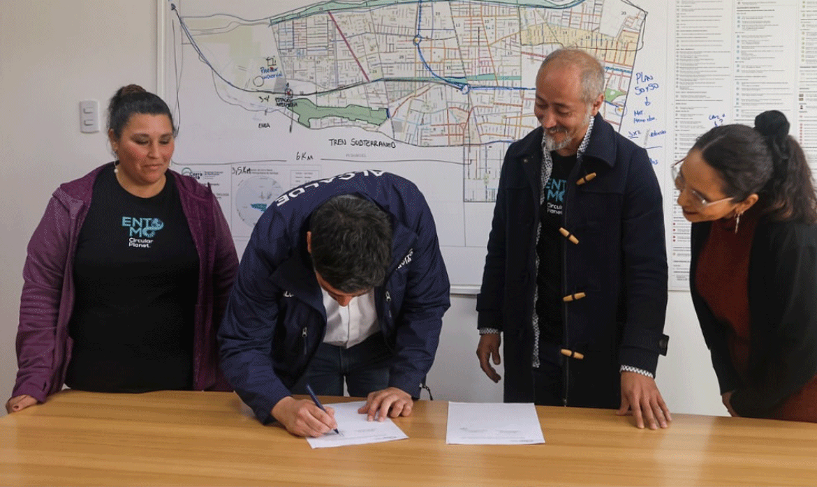 Entomo Circular Planet y el Municipio de Cerro Navia firman convenio para impulsar la economía circular